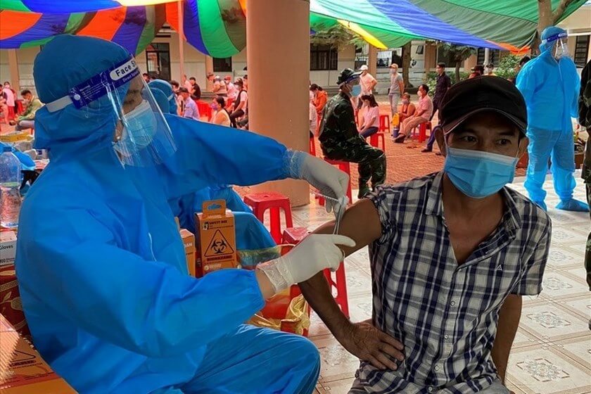 giai con khat lao dong bang combo viec lam nha tro vaccine xet nghiem