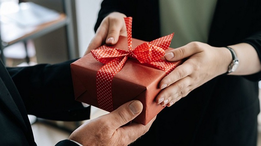Tết Nguyên đán nên tặng quà gì ?