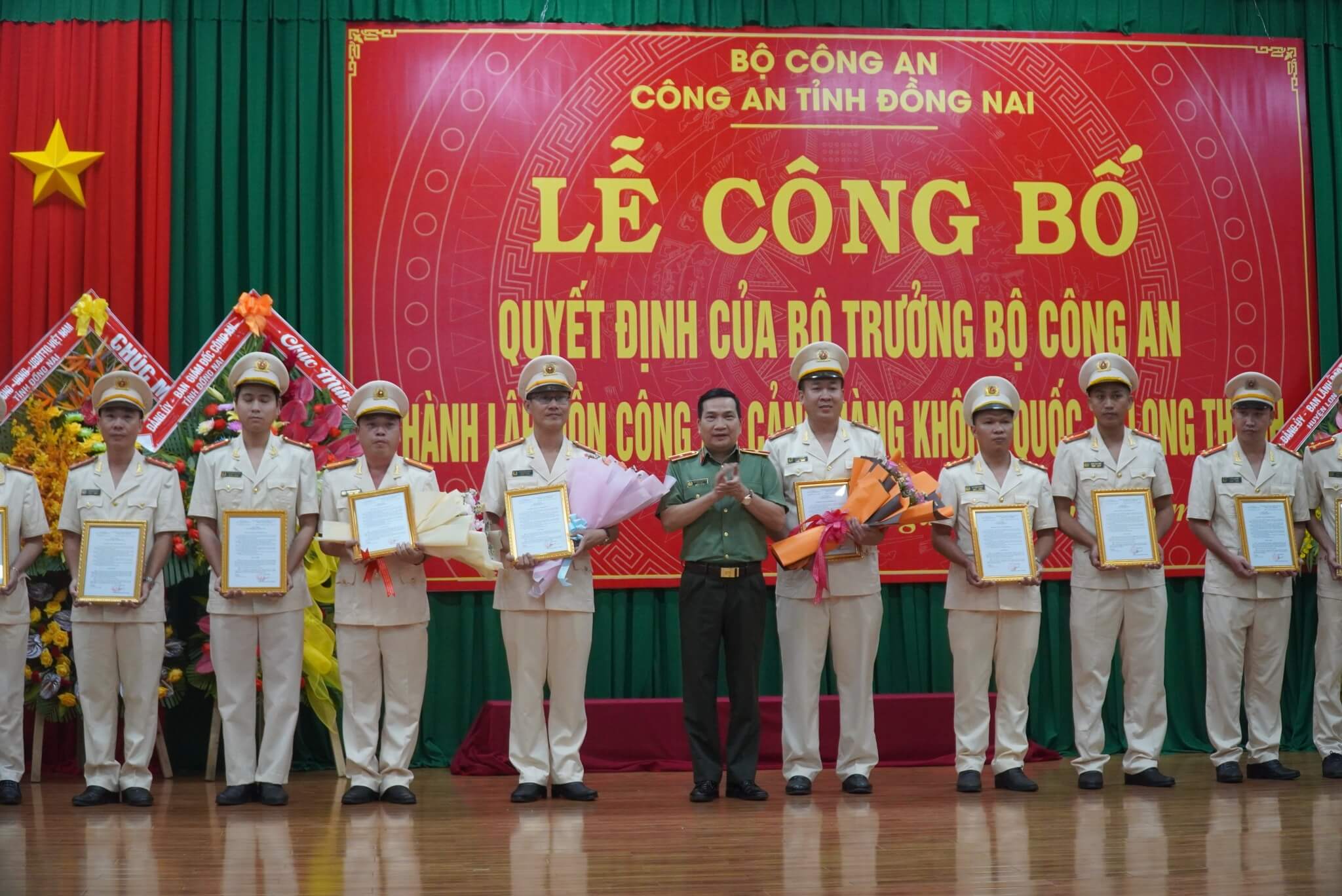 don cong an san bay long thanh 9639