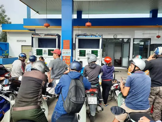 dong nai ban xang dao truoc tram xang voi gia khung5