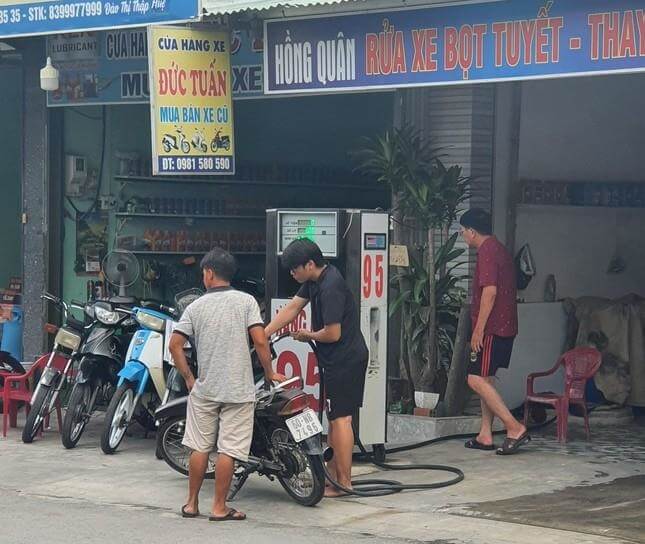 dong nai cay xang tu phat moc khap noi trang bi ca tru bom dien tu5