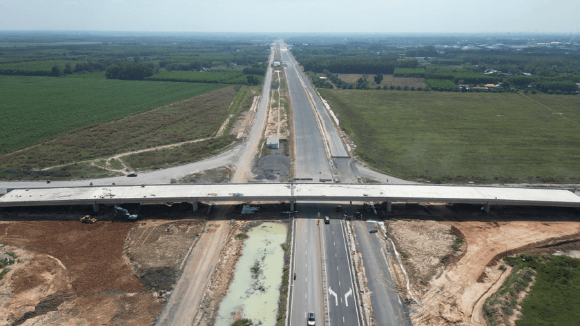 Ban Quản lý dự án đầu tư xây dựng tỉnh Đồng Nai cho biết, hiện dự án thi công đạt hơn 60% giá trị hợp đồng, nhiều hạng mục vượt tiến độ kế hoạch, cơ bản hoàn thành trong năm 2025 và đưa vào khai thác đồng bộ trong 2026.