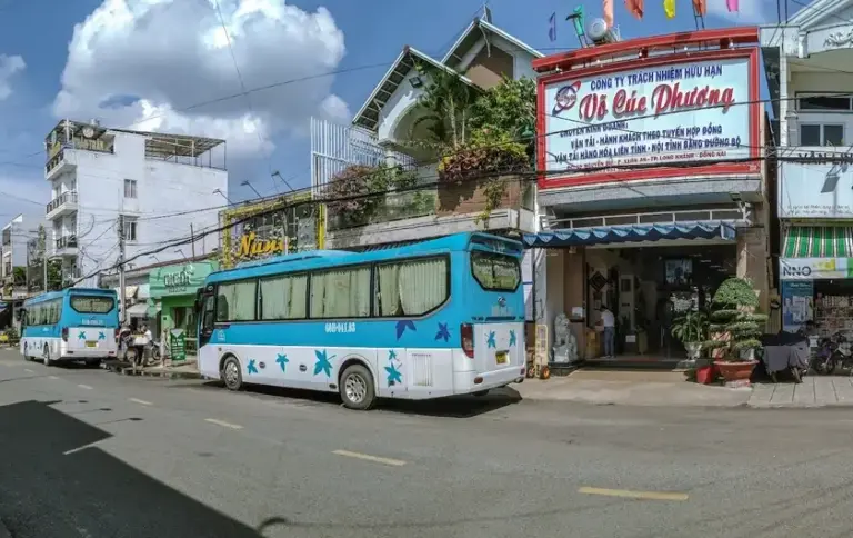 Nhà xe Cúc Phương